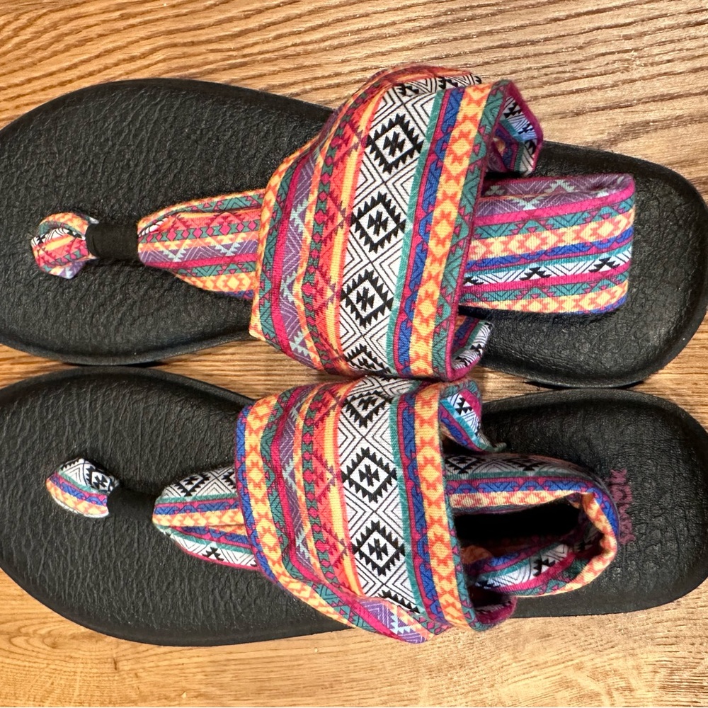 Women’s yoga sling  Sanuk Sandle.